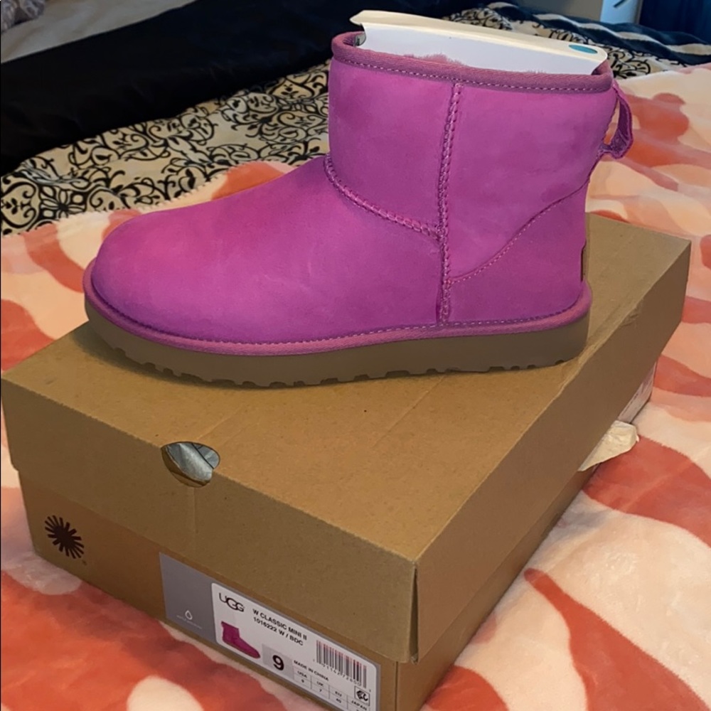 Classic mini 2 Ugg boots (sold)